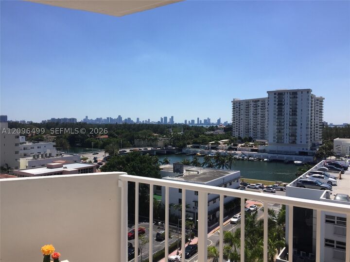 Property Photo:  4301 Collins Ave 901  FL 33140 