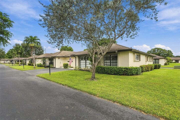 Property Photo: 4865 Equestrian Rd B FL 33436