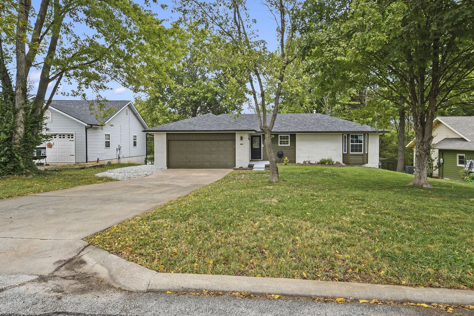Property Photo: 103 E Horseshoe Drive MO 65714