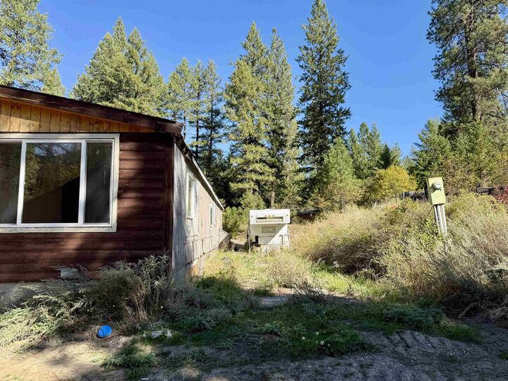 Property Photo:  2205 Blue Creek Locke Rd  WA 99101 
