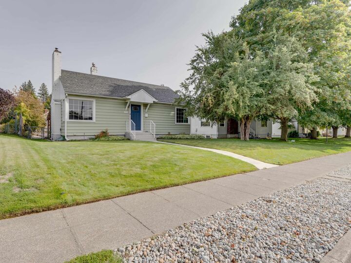 Property Photo: 4124 N Hawthorne St WA 99205
