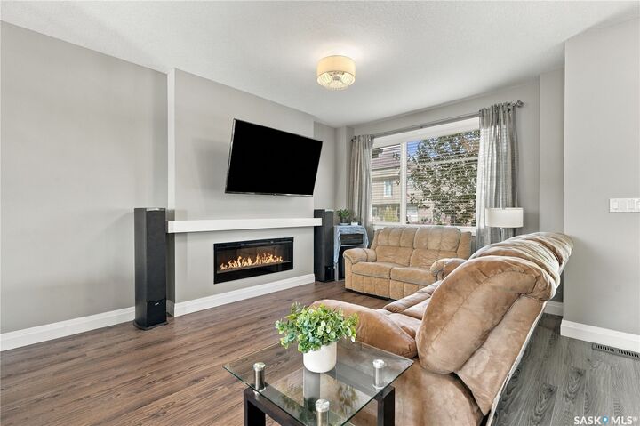 Property Photo:  5313 Green Silverberry Drive E  SK S4V 3M5 