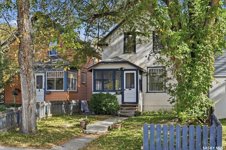 Property Photo: 818 B Avenue N SK S7L 1E7