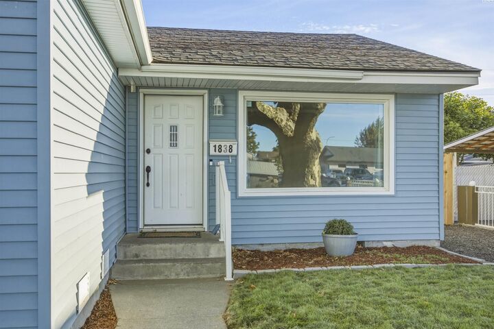Property Photo:  1838 W Octave Street  WA 99301 