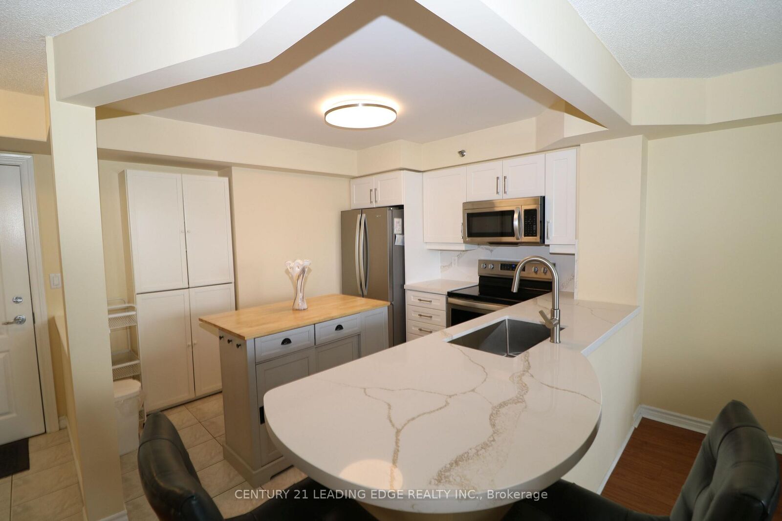 Property Photo: 4640 Kimbermount Avenue 305 ON L5M 5W6