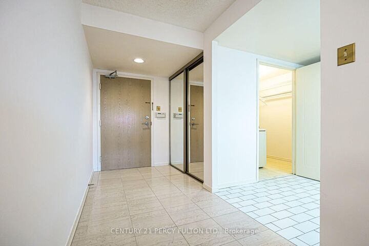 Property Photo: 5 Kenneth Avenue 907 ON M2N 6M7