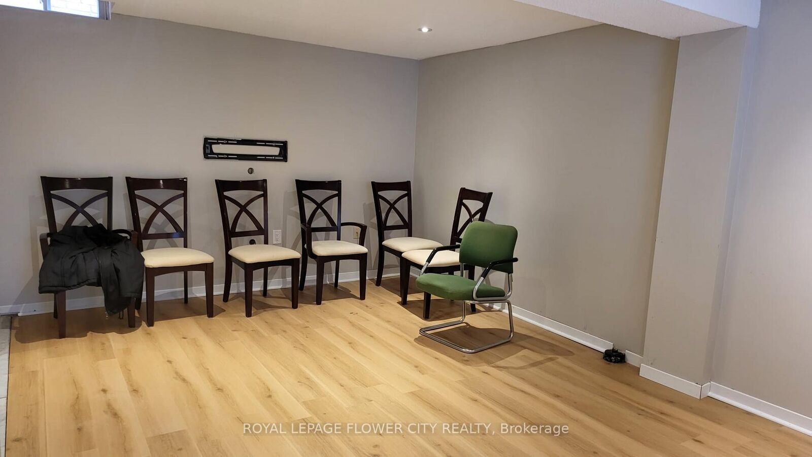 Property Photo:  2605 Innisfil Road  ON L5M 4J1 