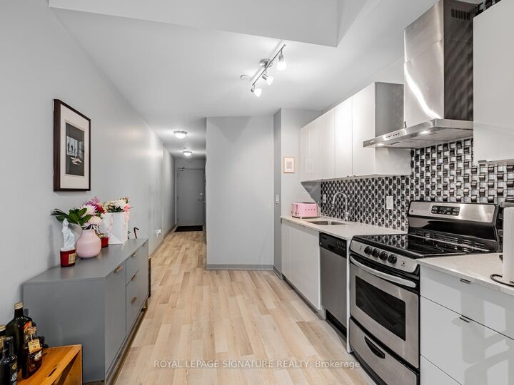Property Photo: 51 East Liberty Street 202 ON M6K 3P8