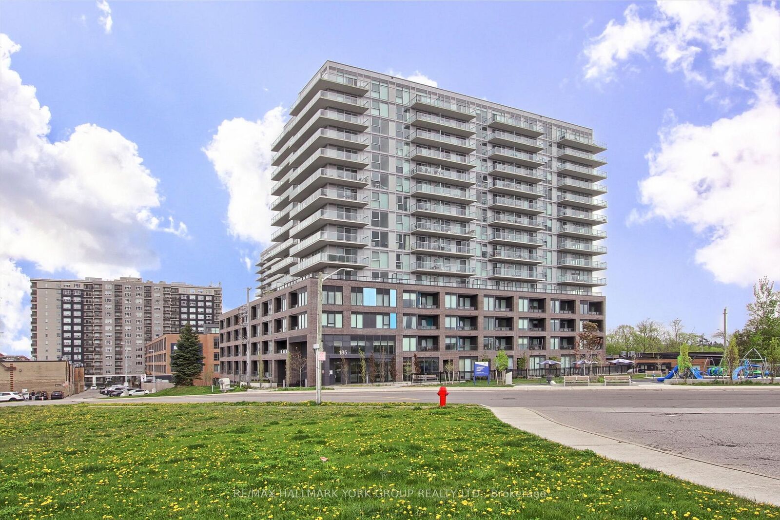 Property Photo: 185 Deerfield Road 419 ON L3Y 0G7