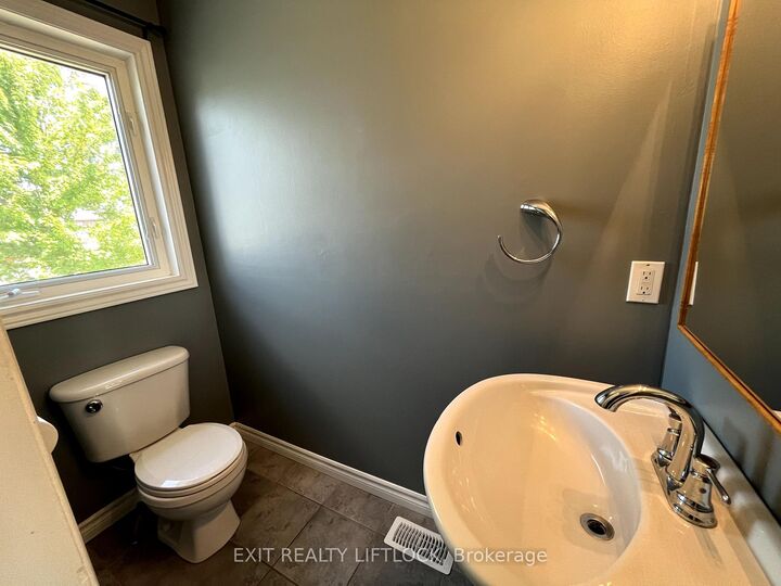 Property Photo:  722 Trailview Drive  ON K9J 8P2 