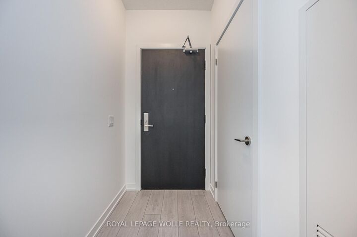 Property Photo:  55 Duke Street W 2102  ON N2H 0C9 