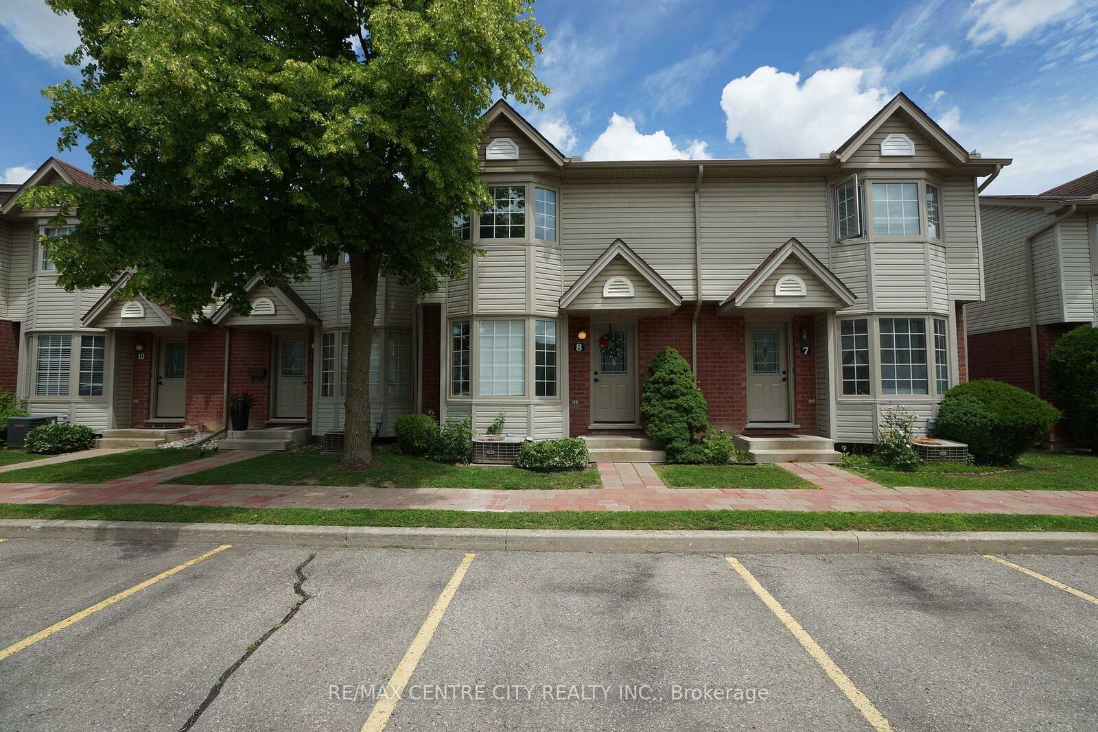Property Photo:  50 Chapman Court 8  ON N6G 5E1 