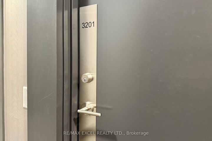 Property Photo:  7895 Jane Street 3201  ON L4K 2M7 