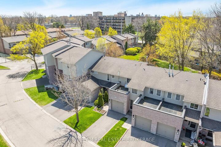 Photo de la propriété: 2075 Asta Drive 18 ON L5A 2T5