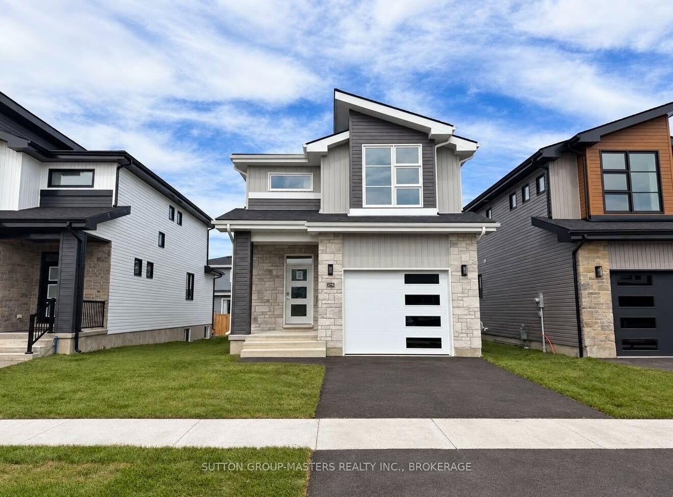 Property Photo:  216 Superior Drive  ON K7N 0E5 