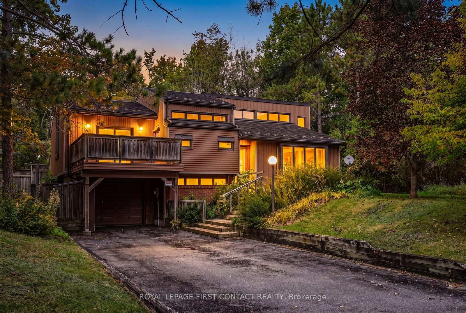 Property Photo:  2 Briarwood Court  ON L0L 1X0 