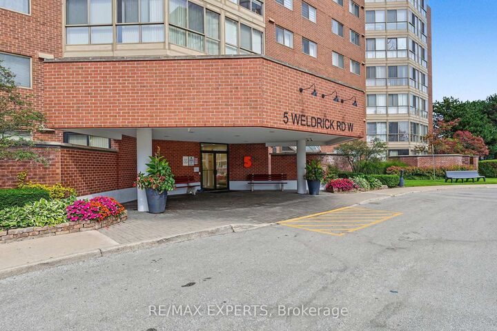 Property Photo:  5 Weldrick Road W 605  ON L4C 8S9 