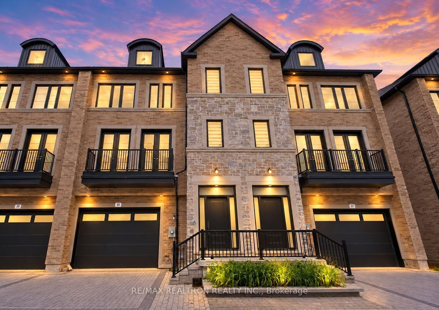 Property Photo:  260 Eagle Street 22  ON L3Y 1K1 