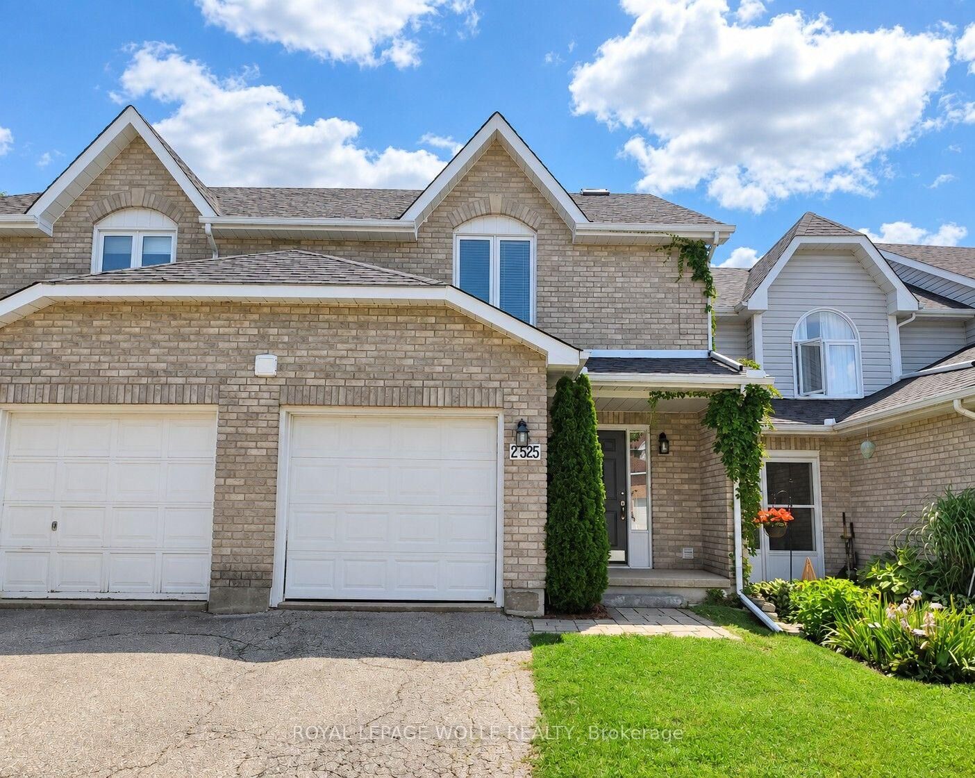 Property Photo:  525 Oakvale Drive 2  ON N2T 2G8 
