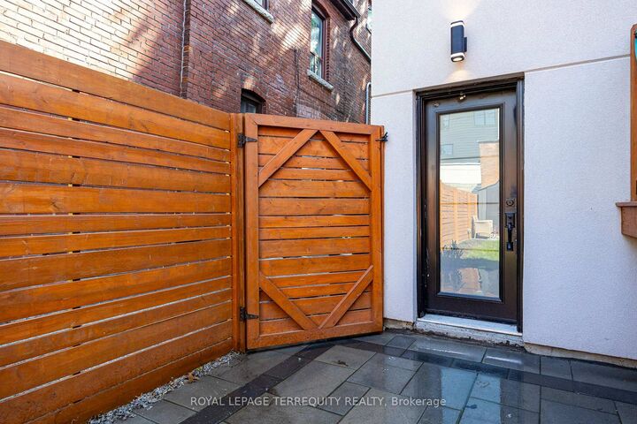 Property Photo:  668 Indian Road Bsmt  ON M6P 2C9 