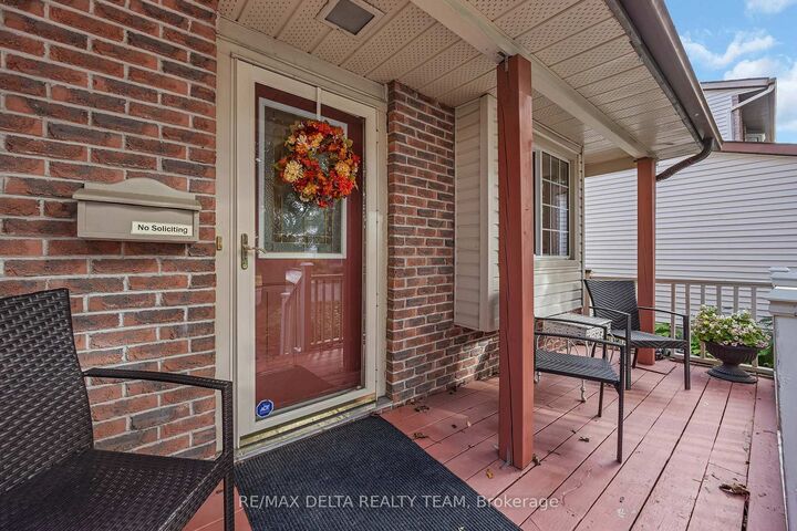 Property Photo: 435 Duvernay Drive ON K1E 2N7