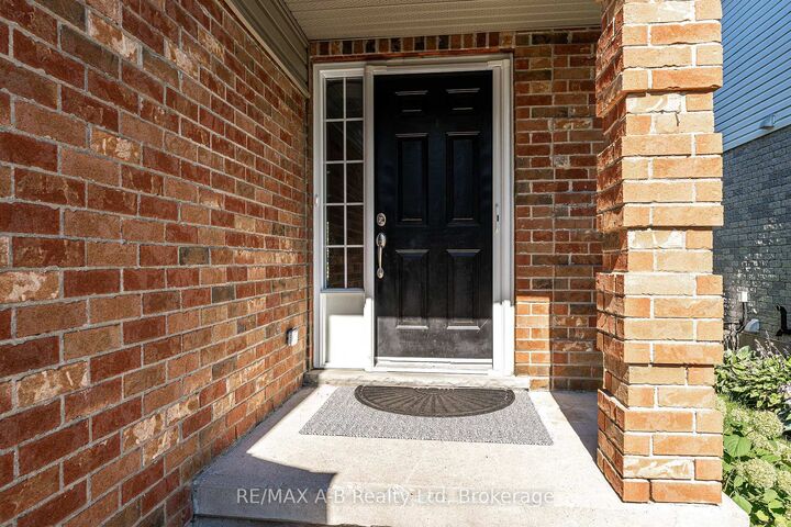 Property Photo: 10 Buckingham Drive ON N5A 7Z9
