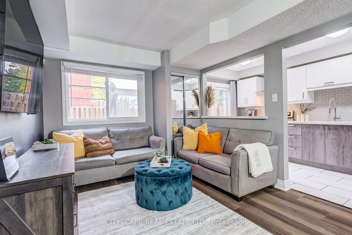 Property Photo:  45 Wylie Circle 69  ON L7G 5M1 