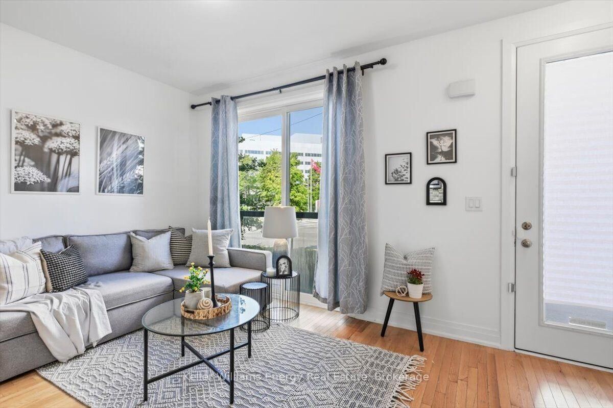 Property Photo:  721 Lawrence Avenue W 65  ON M6A 0C6 