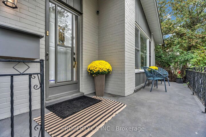 Property Photo: 833 Krosno Boulevard ON L1W 1H1