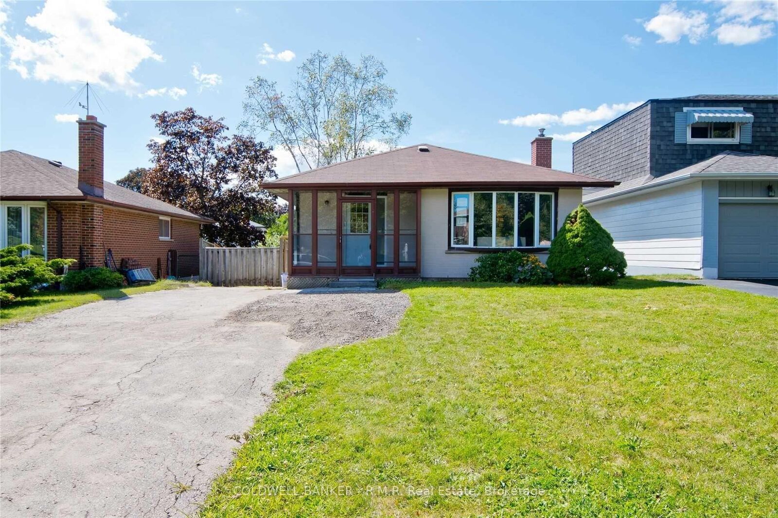 Property Photo:  760 Ashley Court Lower  ON L1G 2Y5 