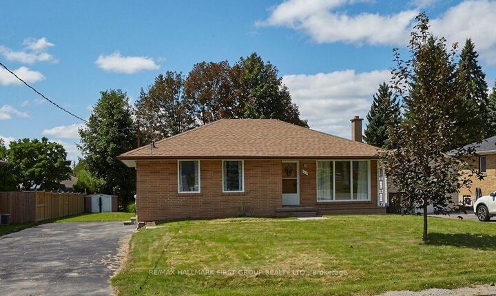 Property Photo:  212 Hallett Avenue  ON L1N 5K8 