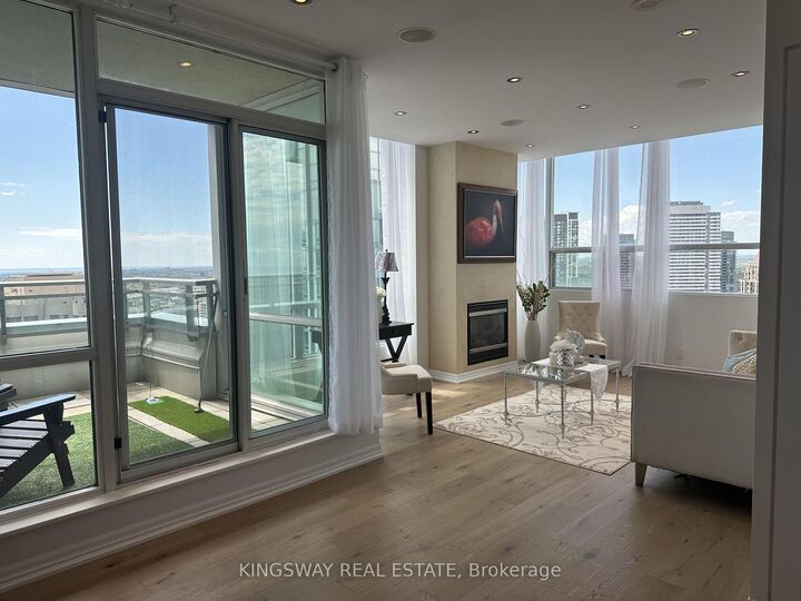 Property Photo:  220 Burnhamthorpe Road W 3404  ON L5B 4N4 
