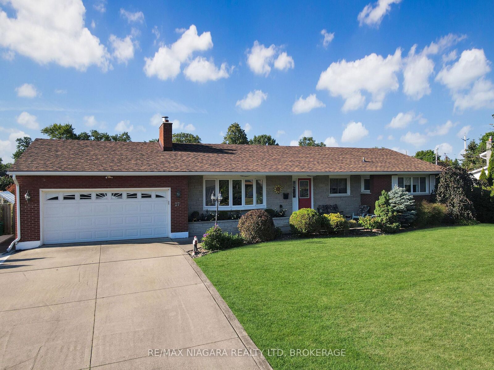 Property Photo:  27 Lindbergh Drive  ON L2A 2Z5 