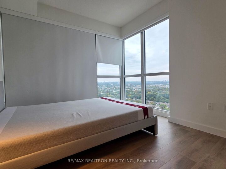 Property Photo:  85 McMahon Drive 3102  ON M2K 0H1 