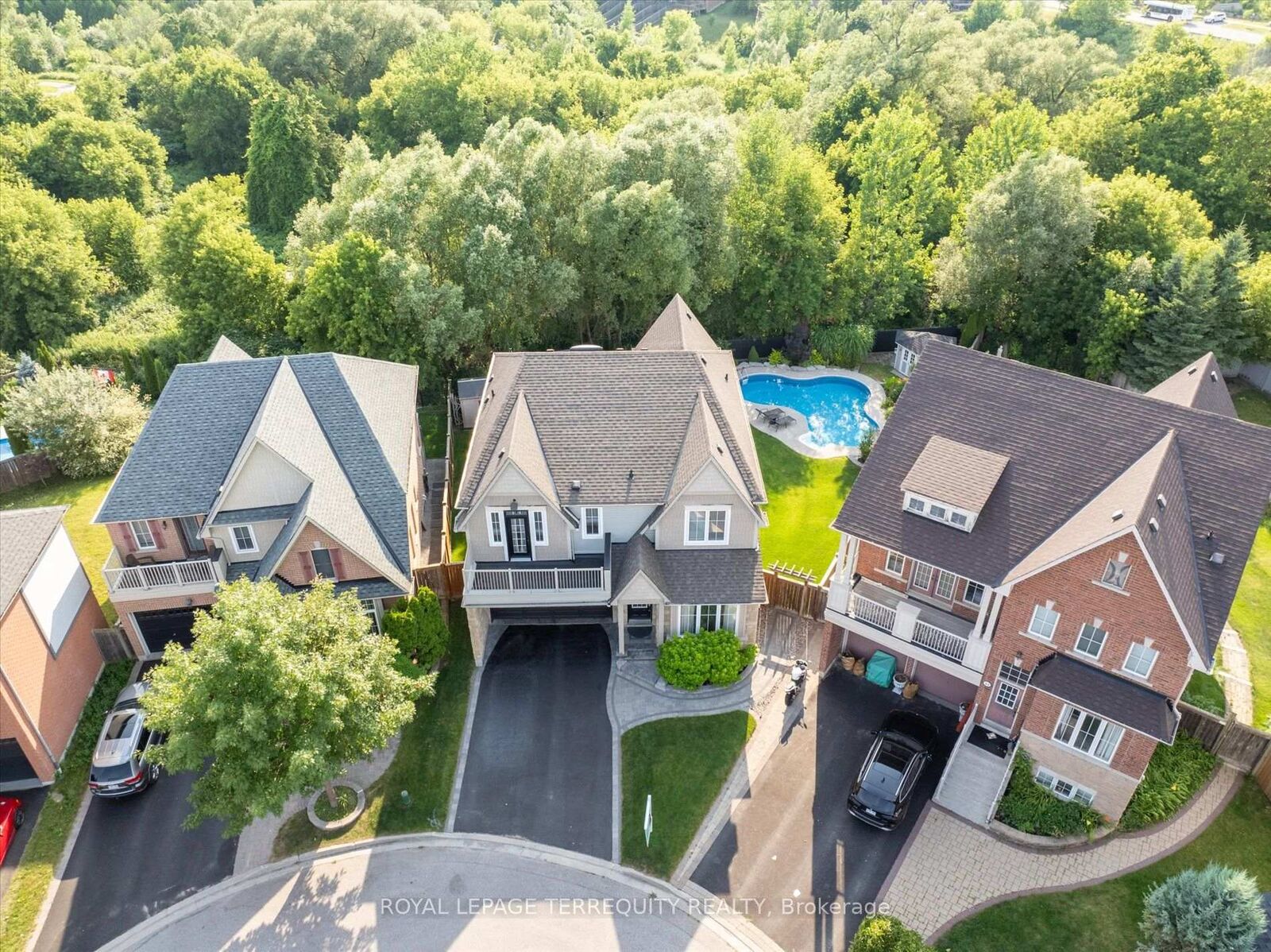 Property Photo:  