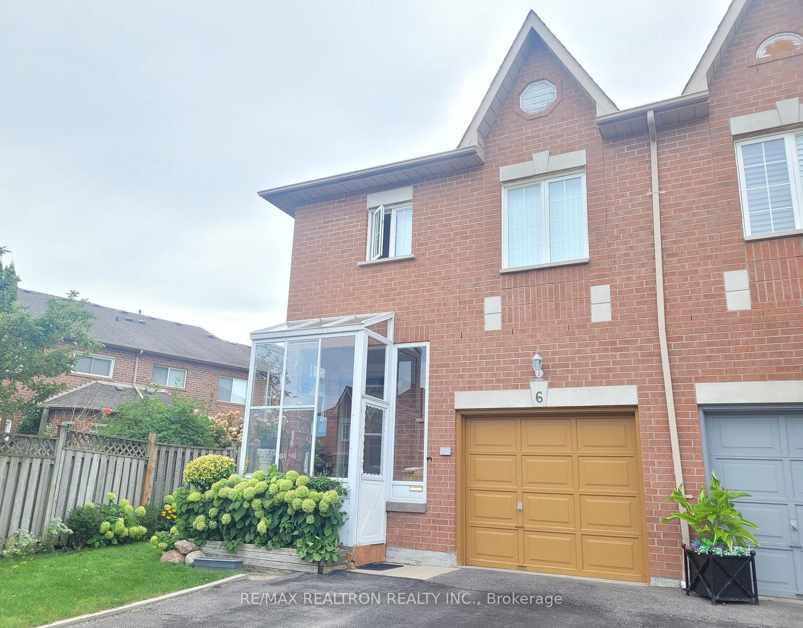 Property Photo: 6 Echo Glen Road ON M1G 3W2