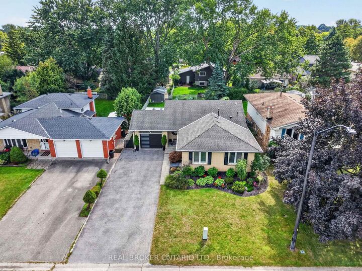 Property Photo:  5 Hidden Court  ON N3R 6P4 