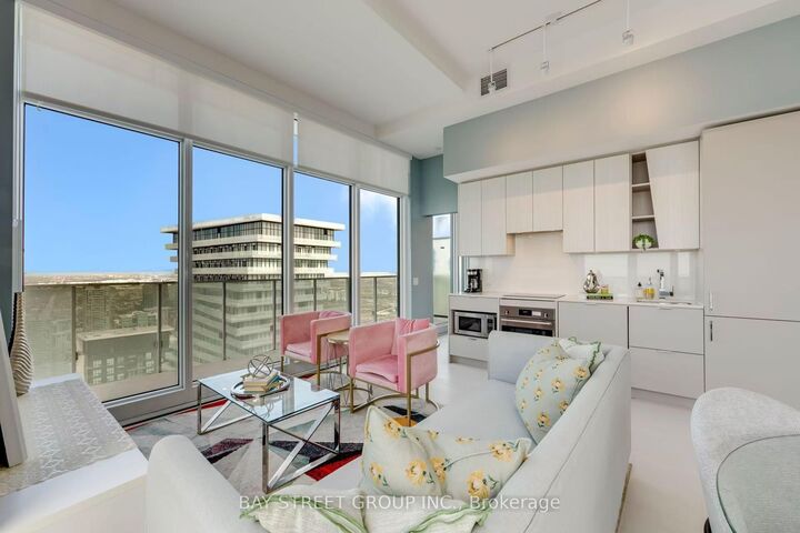 Property Photo:  3883 Quartz Road 6013  ON L5B 0M4 