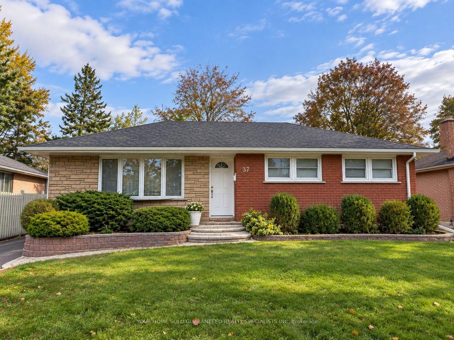 Property Photo:  37 Downsview Drive Main Floor  ON L4M 4P9 