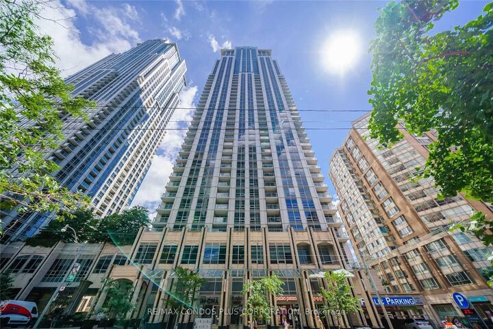Property Photo:  763 Bay Street 3904  ON M5G 2R3 