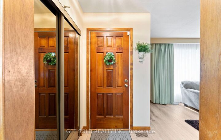 Property Photo:  22 Almayo Crescent  ON M9V 2L4 