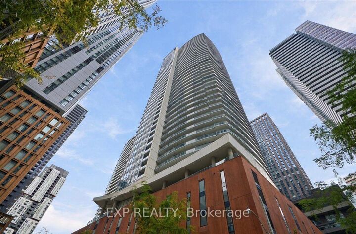 Property Photo:  21 Widmer Street 2206  ON M5V 0B8 