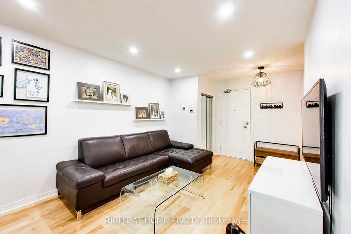 Property Photo:  46 Three Valleys Drive 3  ON M3A 3B5 