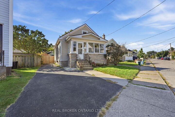 Property Photo:  132 Grass Avenue  ON L2R 1T4 