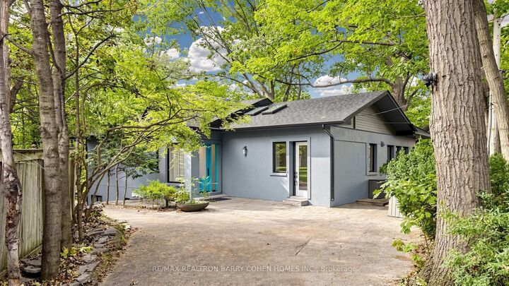 Property Photo: 7 Greenbrook Drive ON M6M 2J8