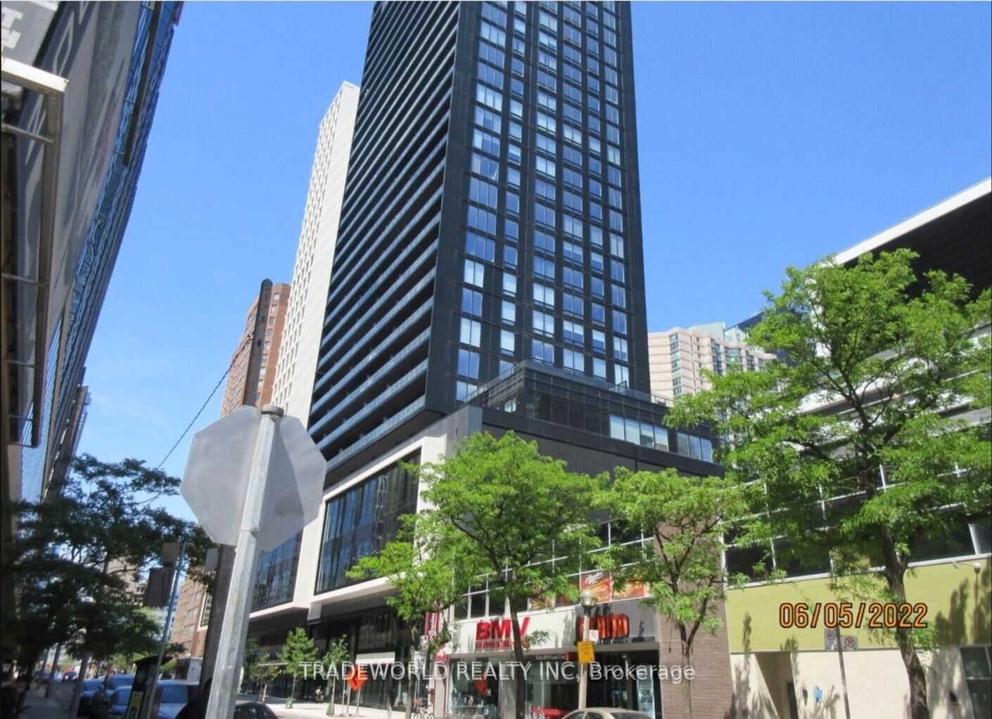 Property Photo:  20 Edward Street 1622  ON M5G 0C5 