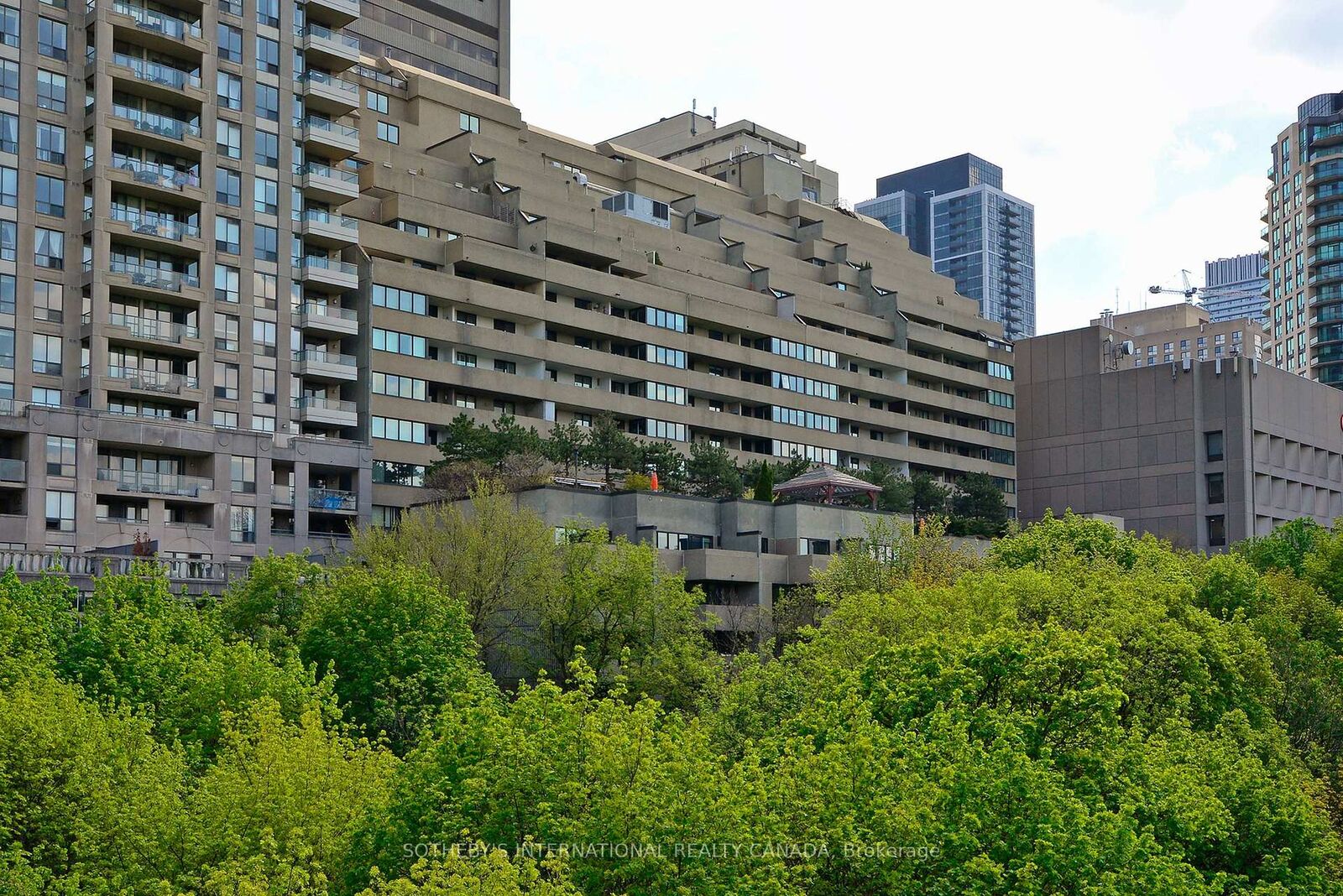 Property Photo:  360 Bloor Street E Ph6  ON M4W 3M3 