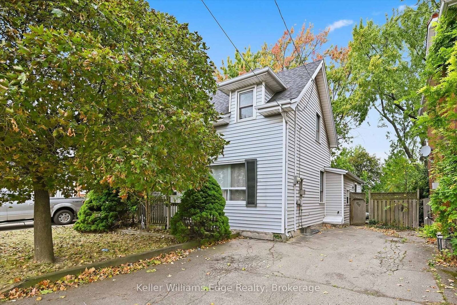 Property Photo:  24 Brucedale Avenue W  ON L9C 1C2 