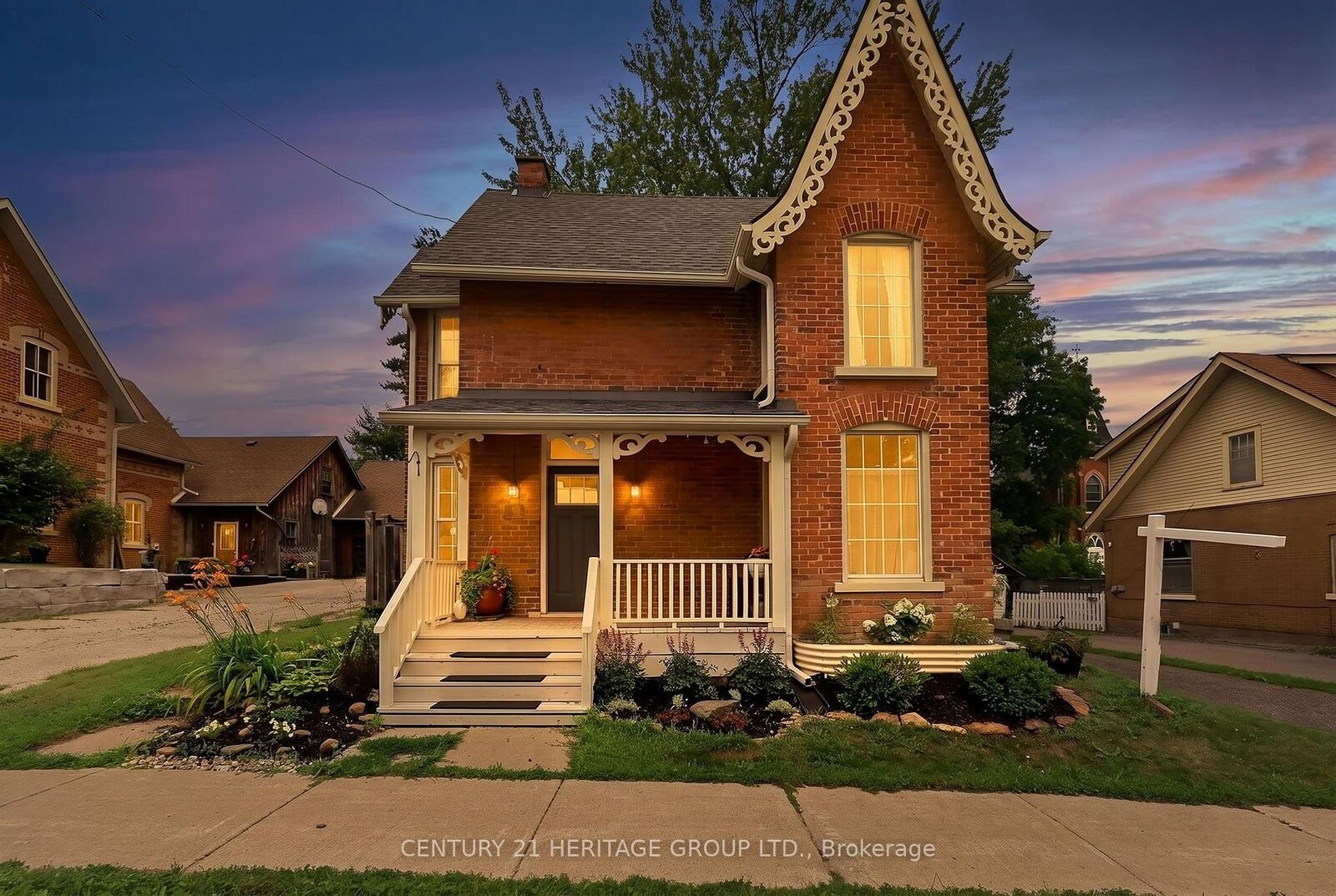 Property Photo:  62 Queen Street N  ON L0G 1W0 