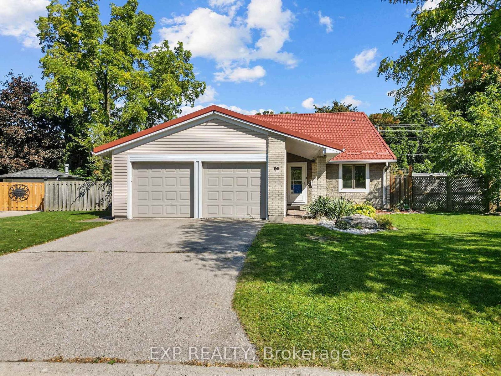 Property Photo:  56 Yardley Place  ON N6G 2J3 